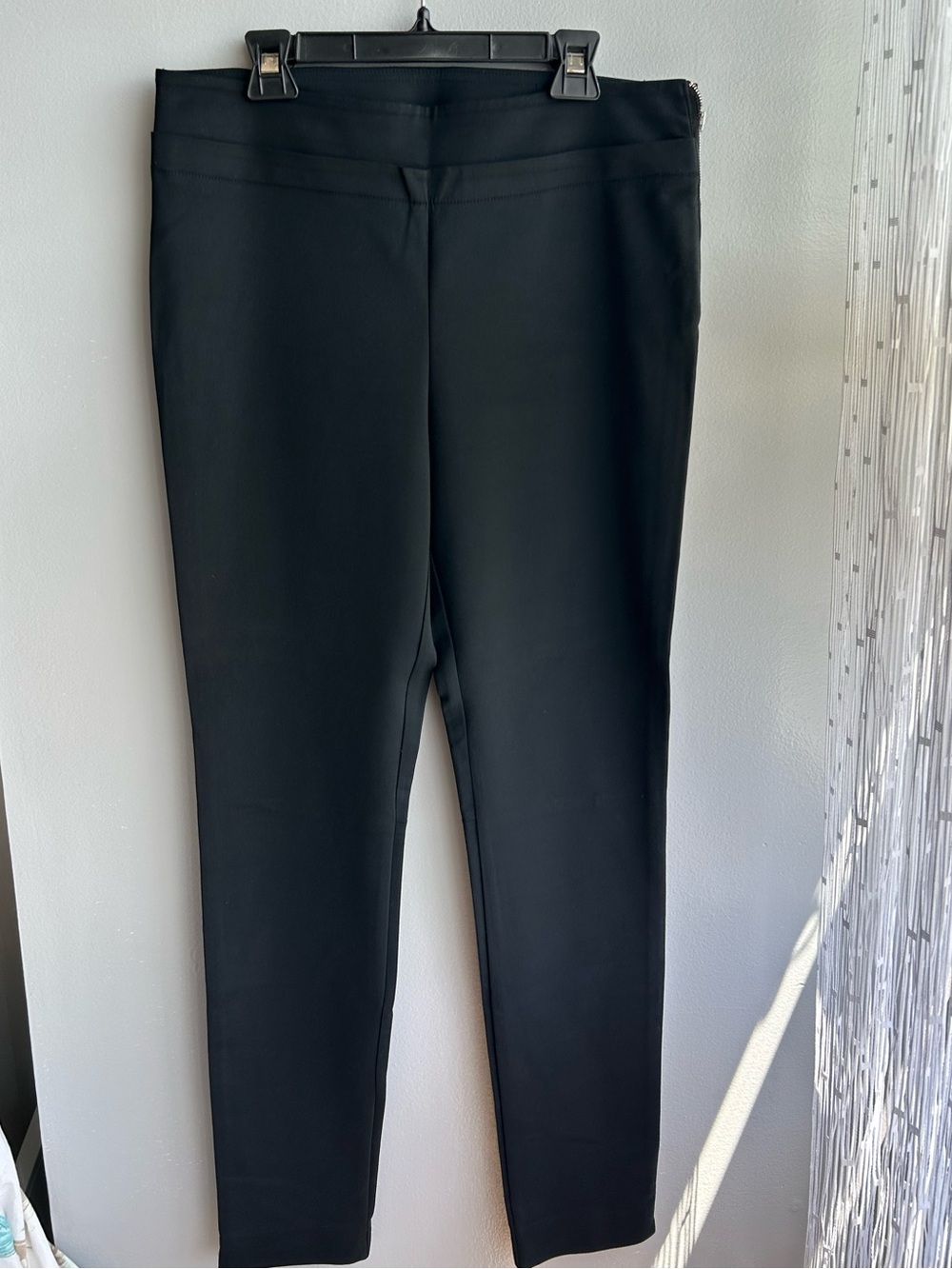 WILFRED Classic Black Ponte Skinny Pants with Zipper on the side